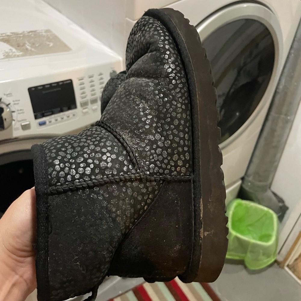 Women’s mini Uggs size 8